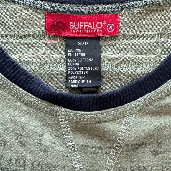 Vintage 2000s Buffalo Long Sleeve Graphic Shirt Unisex | Small - Picture 5 of 5